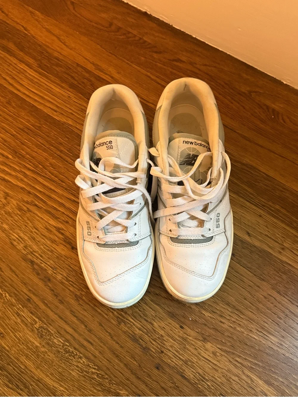 New Balance 550 Unisex Sneakers in White and Sage
